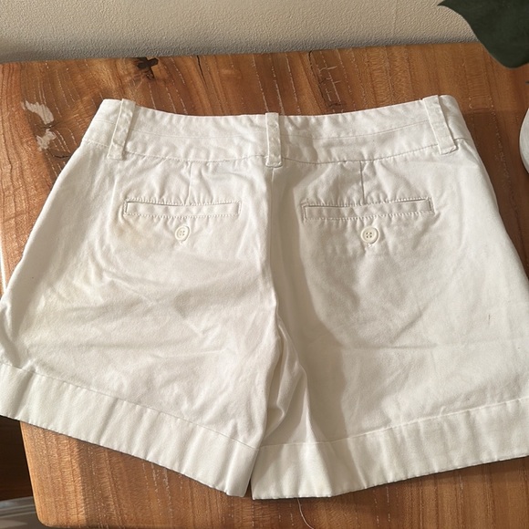 The Limited Drew fit white cuffed shorts, size 2. - Picture 1 of 4